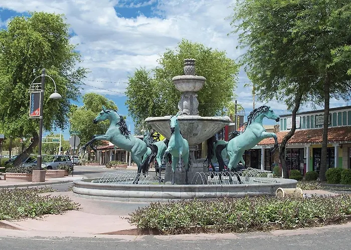 Scottsdale's Premium Short Term Getaway, Fully Furnished 1 Bedroom Homes, Free Golf, Cable, Utilities, Wi-fi, Parking, Pool, And Bike Trails- Unit 112 Apts Apartament Scottsdale