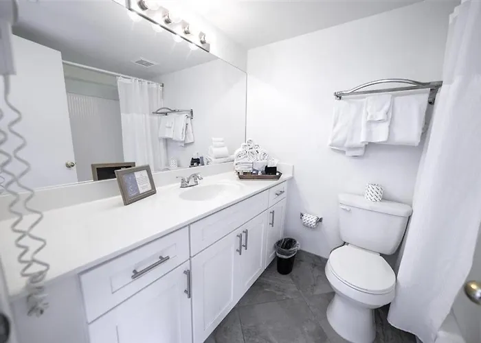 Scottsdale's Premium Short Term Getaway, Fully Furnished 1 Bedroom Homes, Free Golf, Cable, Utilities, Wi-fi, Parking, Pool, And Bike Trails- Unit 112 Apts Scottsdale