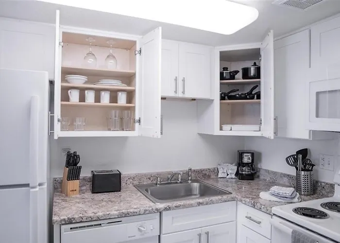 Scottsdale's Premium Short Term Getaway, Fully Furnished 1 Bedroom Homes, Free Golf, Cable, Utilities, Wi-fi, Parking, Pool, And Bike Trails- Unit 112 Apts *
