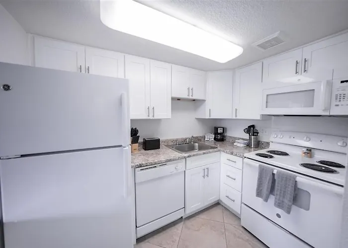Scottsdale's Premium Short Term Getaway, Fully Furnished 1 Bedroom Homes, Free Golf, Cable, Utilities, Wi-fi, Parking, Pool, And Bike Trails- Unit 112 Apts